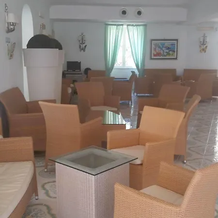 Rivamare מלון איסקיה